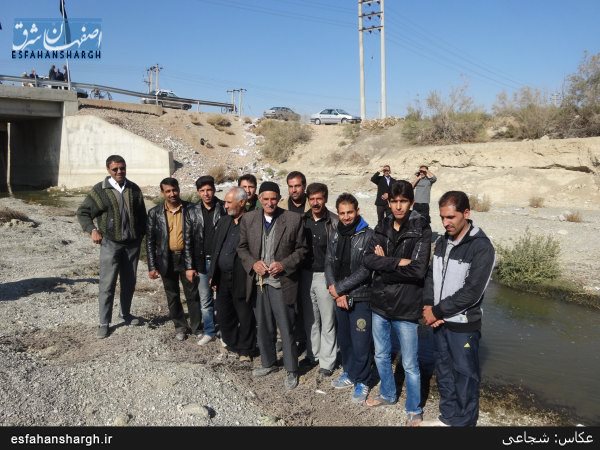 انتظار کشاورزان شرق اصفهان در ورود آب به شهر زیار/ تصاویر