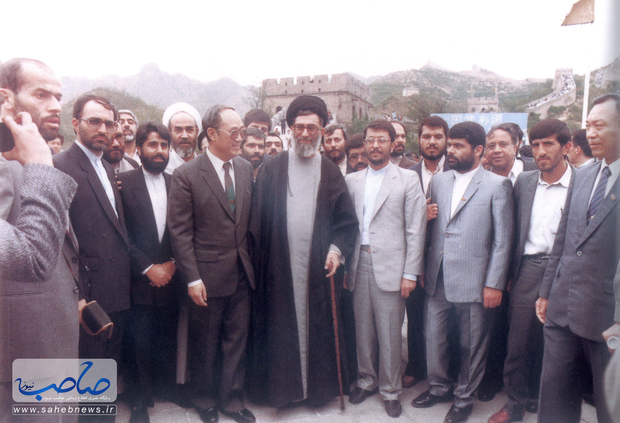 20050401115-ayatollah-khamenei-base