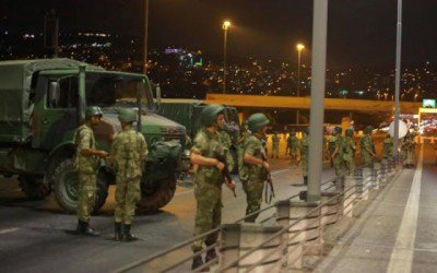 103393963TurkishSoldiersNEWS-large_trans++eo_i_u9APj8RuoebjoAHt0k9u7HhRJvuo-ZLenGRumA-400x250